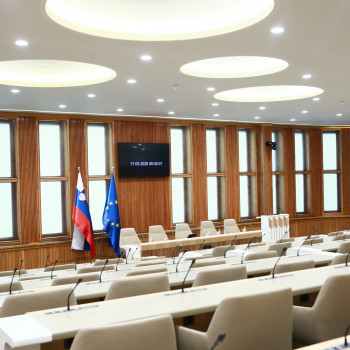 referenca-TSE-vlada-RS-parlament-glasovanje-na-daljavo-konferencni-sistem-hibridne-seje-na-daljavo.png