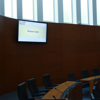referenca-TSE-vlada-RS-parlament-glasovanje-na-daljavo-konferencni-sistem-hibridne-seje-na-daljavo.png