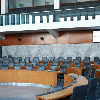 referenca-TSE-vlada-RS-parlament-glasovanje-na-daljavo-konferencni-sistem-hibridne-seje-na-daljavo.png
