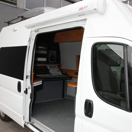 Reference TSE reportažna vozila RTV Slovenija OBV Outside Broadcasting Van